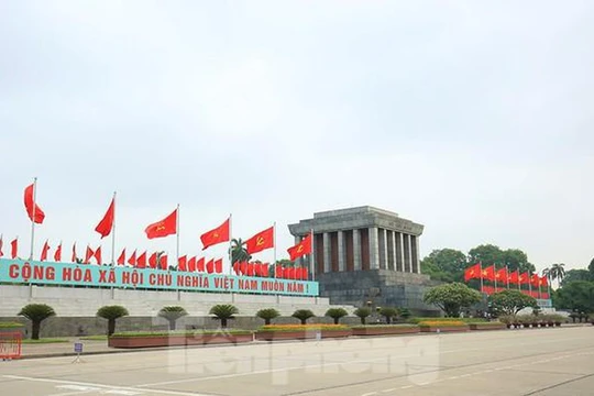 Chúng con canh giấc ngủ cho Người- Ảnh internet.