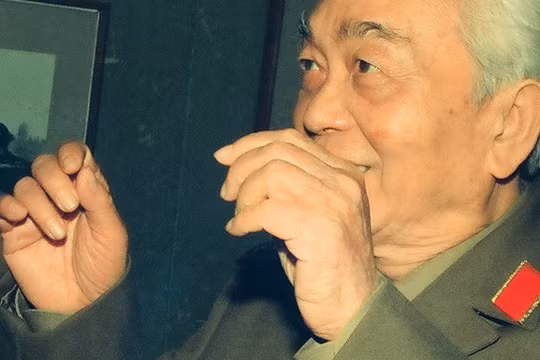 "Chưa thấy đôi mắt nào đẹp như đôi mắt của Tổng tư lệnh Võ Nguyên Giáp!"