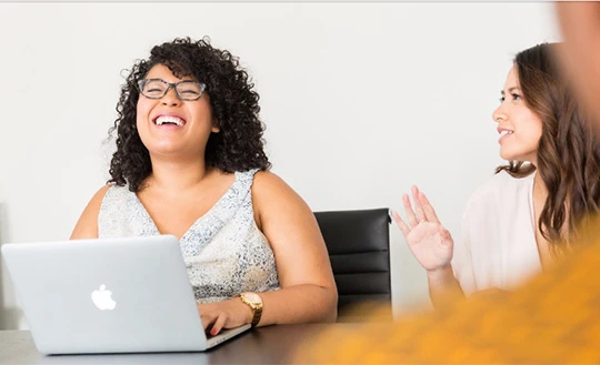 Cố vấn tài chính tạo ra trung bình 118.000 USD/ năm. Ảnh: Flickr / WOCinTech Chat