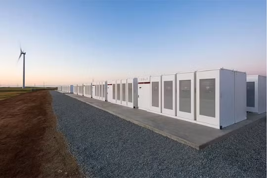 Nhà máy pin lớn nhất thế giới của Elon Musk. Nguồn: The Verge