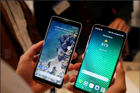 Google Pixel XL 2 và LG V30
