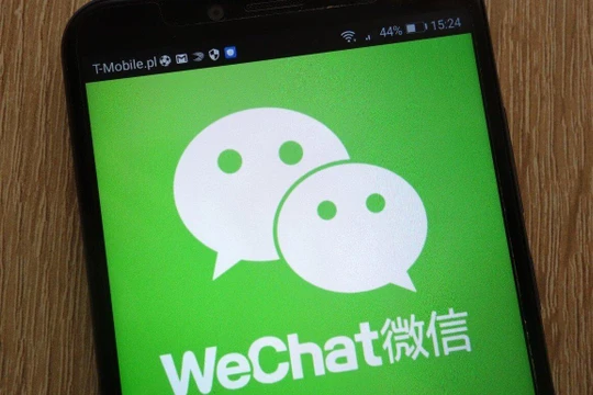 Một nghiên cứu của nhà cung cấp dữ liệu China Internet Watch cho thấy người dùng WeChat dành trung bình 77 phút mỗi ngày trên ứng dụng. Ảnh: SCMP