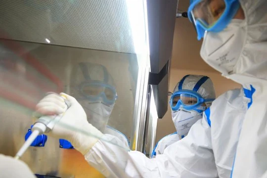 Những tranh cãi về quyền riêng tư vẫn tiếp tục xuất hiên trong bối cảnh đại dịch Covid-19 leo thang. Ảnh: CNN