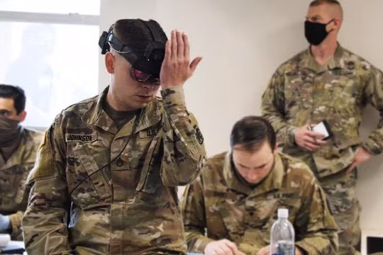 Hệ thống Tăng cường Thị giác tích hợp (IVAS) đang được điều chỉnh để phát hiện nhiệt độ cơ thể trong bối cảnh đại dịch Covid-19. Ảnh: CNN