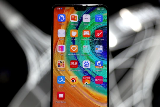 Chiếc Mate 30 phiên bản 5G của Huawei chỉ sử dụng 1% linh kiện của Mỹ. Ảnh: Nikkei Asian Review