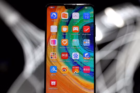 Chiếc Mate 30 phiên bản 5G của Huawei chỉ sử dụng 1% linh kiện của Mỹ. Ảnh: Nikkei Asian Review