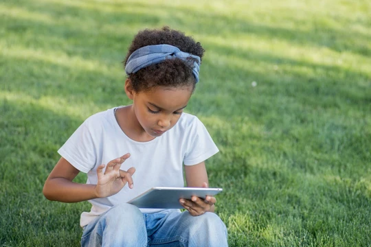 Cây xanh có khả năng ảnh hưởng đến trí thông minh của trẻ em - nghiên cứu mới cho biết. (Ảnh: Daily Mail)