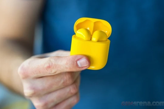 Tài nghe Buds Air của Realme có thiết kế khá giống AirPods của Apple. Ảnh: GSMArena