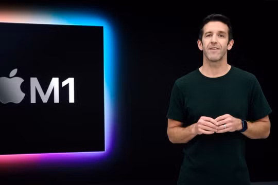 Phó chủ tịch Apple phụ trách kỹ thuật phần cứng John Ternus đã giới thiệu M1 - con chip đầu tiên được thiết kế đặc biệt cho Mac tại một sự kiện được tổ chức tại Apple Park, Cupertino, California, Hoa Kỳ hôm 10/11/2020. (Ảnh: Reuters)