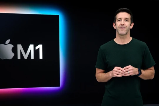 Phó chủ tịch Apple phụ trách kỹ thuật phần cứng John Ternus đã giới thiệu M1 - con chip đầu tiên được thiết kế đặc biệt cho Mac tại một sự kiện được tổ chức tại Apple Park, Cupertino, California, Hoa Kỳ hôm 10/11/2020. (Ảnh: Reuters)