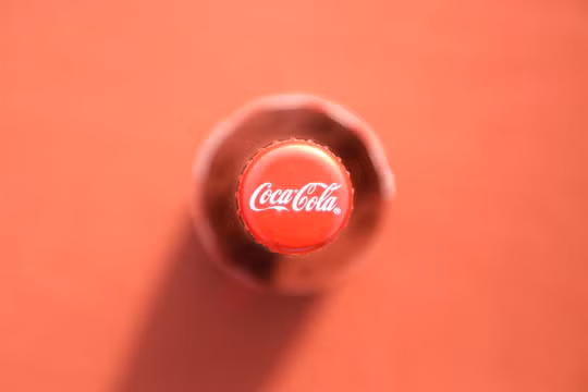 Coca Cola cho biết quyết định của hãng không liên quan đến chiến dịch tẩy chay Faceook #StopHateforProfit. Ảnh: Digital Trends