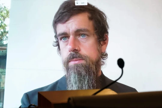 CEO Twitter thừa nhận rằng ông không tự hào về lệnh cấm này, nhưng khẳng định lệnh cấm là điều hoàn toàn đúng đắn. Ảnh: Latest News Live