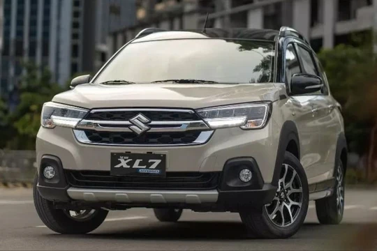 Suzuki XL7 bổ sung phiên bản, đại lý bắt đầu nhận cọc