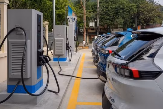 Chủ xe ô tô điện Vinfast được miễn phí gửi xe và sử dụng trạm sạc