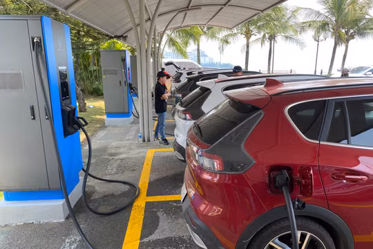 Tại sao nhiều người dùng ô tô điện lựa chọn thuê pin thay vì mua đứt?