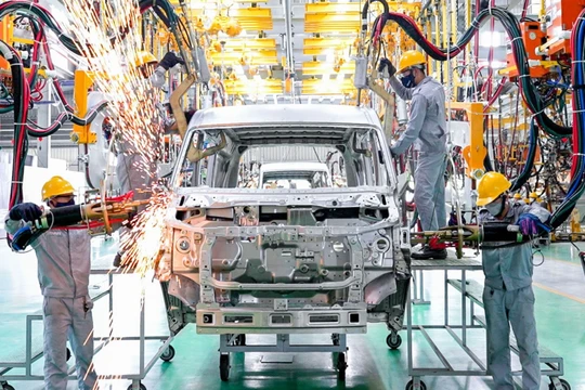 Chính thức ấn định thời gian khách mua ô tô mới được giảm 50% lệ phí trước bạ