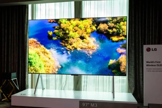 TV OLED 97 inch không dây của LG (Ảnh: CNET)