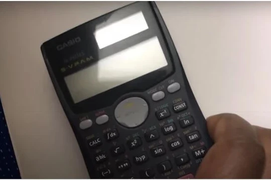 Chúng ta không còn quá xa lạ với những chiếc máy tính Casio (Ảnh: Vice)