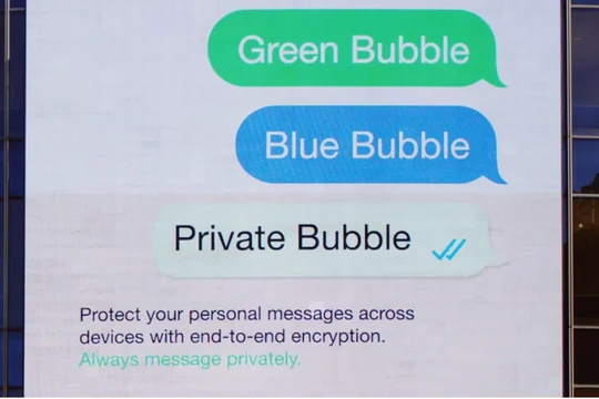 Mark Zuckerberg tiếp tục "cà khịa" Apple, nói rằng iMessage kém an toàn hơn WhatsApp (Ảnh: Tech Spot)