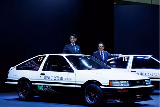 CEO Toyota từ chức vì những vấn đề liên quan đến xe điện (Ảnh: Reuters)