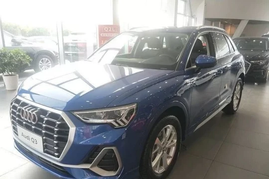 Những chiếc ô tô hiệu Audi bị cô bé 3 tuổi cào xước (Ảnh: ODD)