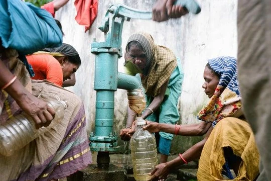 Sử dụng nước nhiễm thạch tín ảnh hưởng nghiêm trọng đến sức khỏe con người (Ảnh: Scientific American)