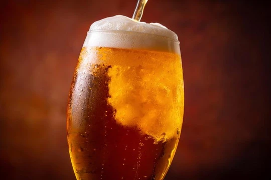 Tuổi thọ có thể bị ảnh hưởng nghiêm trọng khi uống quá nhiều đồ uống có cồn (Ảnh: BGR)