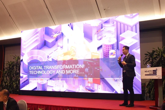 ông Trần Hoài Nam phát biểu tại phiên thảo luận chuyên đề Ngân hàng Số trong khuôn khổ Diễn đàn cấp cao về Công nghiệp 4.0