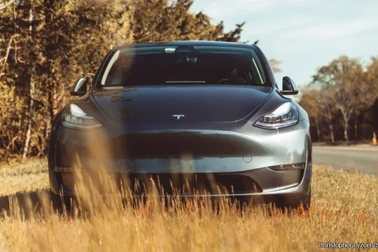 Tesla giảm mạnh giá xe điện, khách hàng tức giận vì xe mất giá quá nhanh (Ảnh: Slash Gear)