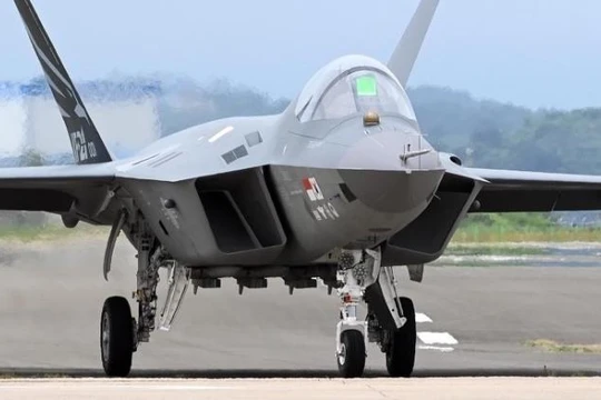 Máy bay chiến đấu tàng hình KF-21 của Hàn Quốc thực hiện chuyến bay đầu tiên (Ảnh: Military Watch Magazine)