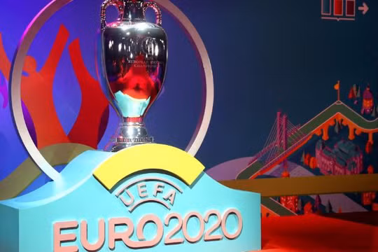 Lễ bốc thăm chia bảng Euro 2020 vừa diễn ra (Ảnh: CNN)