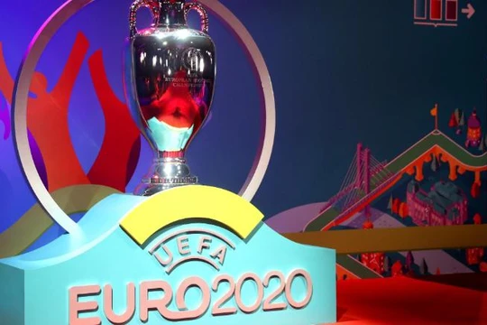 Lễ bốc thăm chia bảng Euro 2020 vừa diễn ra (Ảnh: CNN)