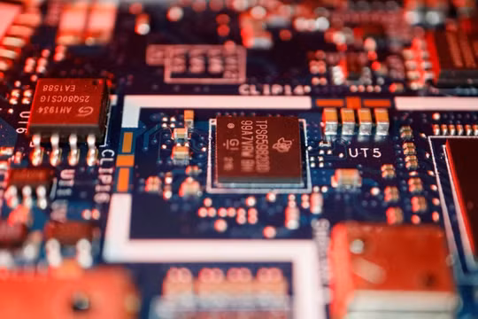 Việc điều chỉnh các quy tắc kiểm soát xuất khẩu của Mỹ buộc các doanh nghiệp Trung Quốc phải hợp tác (Ảnh: SCMP)