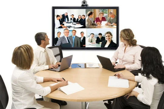 Họp trực tuyến mùa dịch (Ảnh: Google)