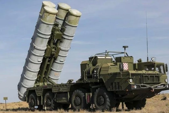 Hệ thống phòng không S-300 của Syria bắn cảnh cáo tiêm kích F-16 của Israel (Ảnh: Military Watch Magazine)