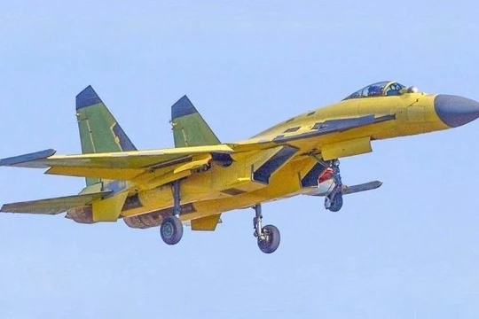 Trung Quốc hé lộ mẫu máy bay chiến đấu ấp ủ trong nhiều năm (Ảnh: Military Watch Magazine)