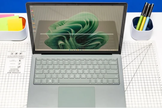 Đánh giá Microsoft Surface Laptop 5 (13,5 inch): Có xứng đáng để nâng cấp? (Ảnh: The Verge)