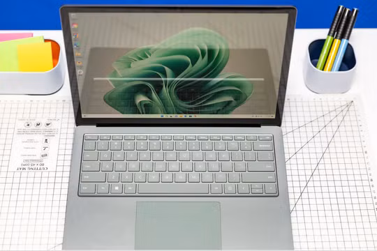 Đánh giá Microsoft Surface Laptop 5 (13,5 inch): Có xứng đáng để nâng cấp? (Ảnh: The Verge)