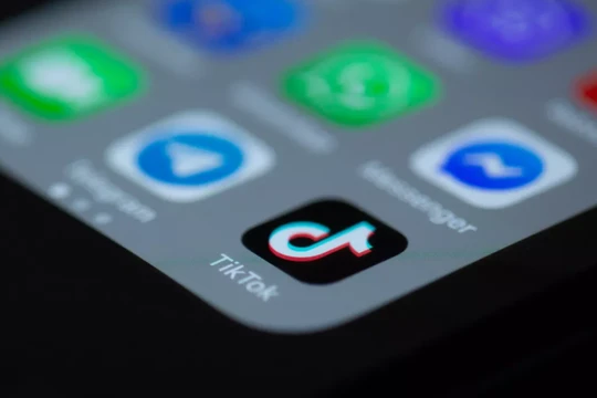 Ủy ban EU yêu cầu các nhân viên xóa TikTok trên các thiết bị cá nhân vì những lo ngại an ninh mạng (Ảnh: Tech Spot)