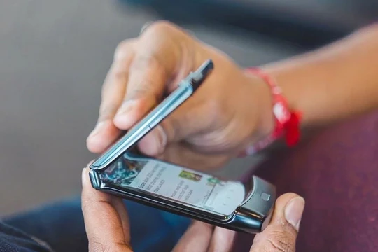 Độ bền của chiếc Motorola Razr đang bị đặt dấu hỏi lớn (Ảnh: Android Central)