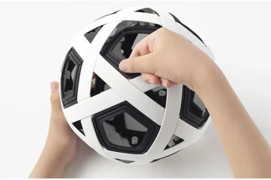 Quả bóng này không thể bị xịt trong quá trình sử dụng (Ảnh: Gizmodo)