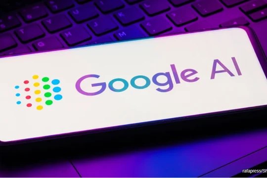 Google bị kiện vì sử dụng dữ liệu không được cho phép để đào tạo AI của mình (Ảnh: Slash Gear)