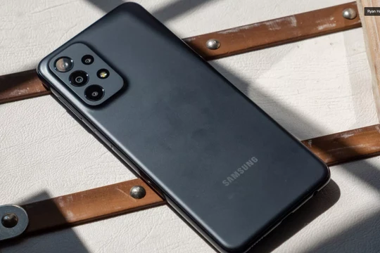 Samsung Galaxy A23 5G liệu có phải lựa chọn tốt ở phân khúc smartphone tầm trung? (Ảnh: Android Authority)