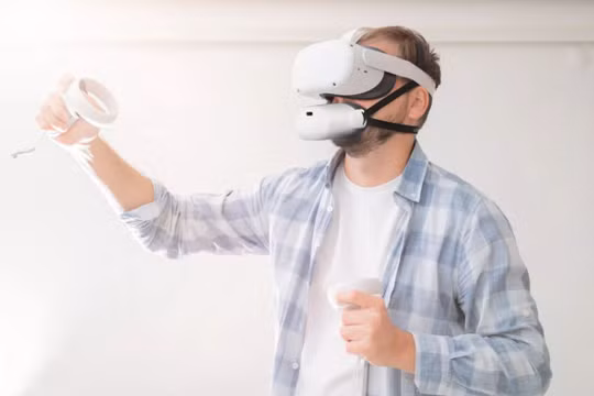 Chiếc mic VR độc lạ được giới thiệu trong triển lãm CES 2023 (Ảnh: Tech Spot)