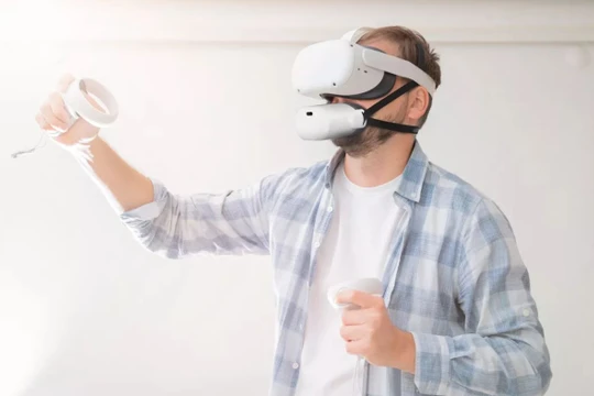 Chiếc mic VR độc lạ được giới thiệu trong triển lãm CES 2023 (Ảnh: Tech Spot)