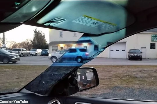 Sáng chế xóa điểm mù cho xe ô tô 