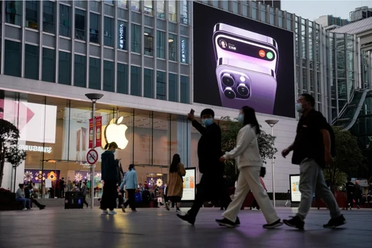 Tim Cook cho biết lý do vì sao doanh thu Apple giảm mạnh (Ảnh: SCMP)