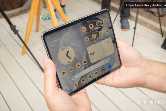 Google Pixel Fold vs Pixel 7 Pro: Bạn nên mua chiếc điện thoại nào? (Ảnh: Android Authority)