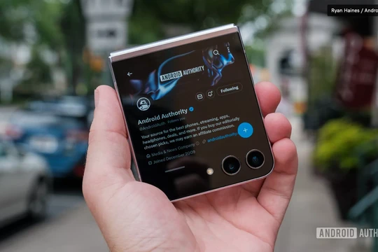 Phần mềm mới là vấn đề lớn nhất trên những mẫu smartphone gập (Ảnh: Android Authority)