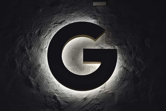 Google trả một khoản tiền khủng để Apple dừng phát triển công cụ tìm kiếm (Ảnh: Gizmodo)